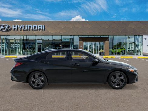 New 2026 Hyundai Elantra SEL Sport FWD image 7