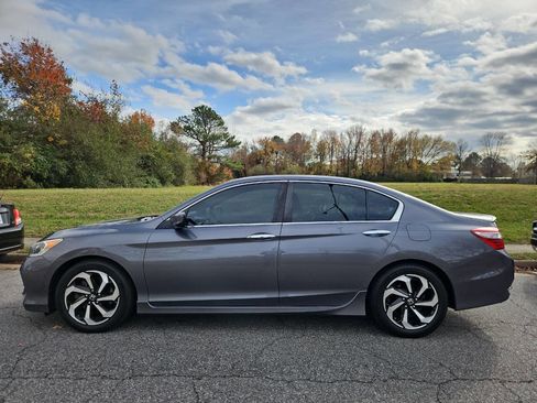 Used 2017 Honda Accord Sport Special Edition image 2