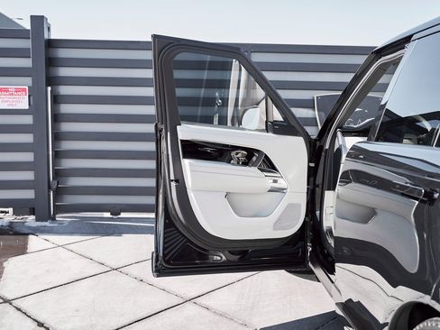 Used 2023 Land Rover Range Rover SE image 28