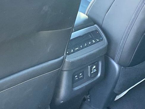 Used 2023 Nissan Pathfinder Platinum image 18