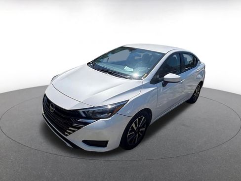 Used 2025 Nissan Versa SV image 4