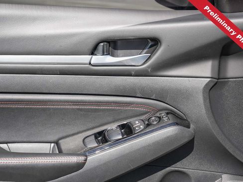 Used 2023 Nissan Altima 2.5 SR FWD image 15
