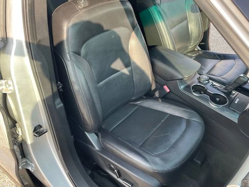 Used 2016 Ford Explorer XLT w/ Equipment Group 202A image 14