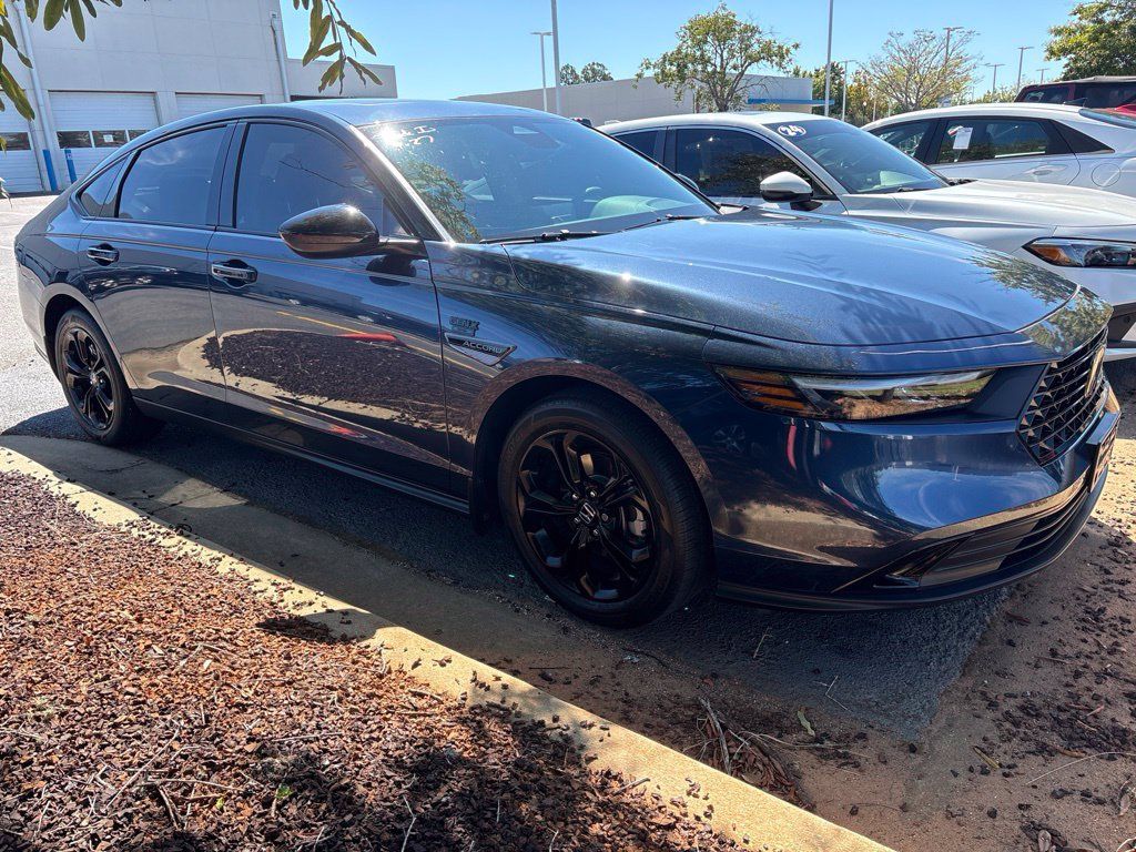 Used 2025 Honda Accord SE image 2