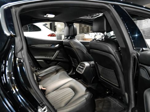 Used 2017 Maserati Ghibli w/ Luxury Package image 43