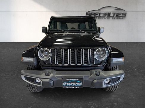 Used 2025 Jeep Wrangler Unlimited Sahara AWD/4WD image 6