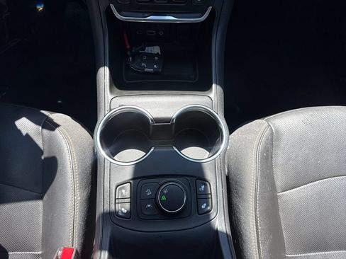 Used 2019 GMC Terrain SLT w/ Preferred Package FWD image 14