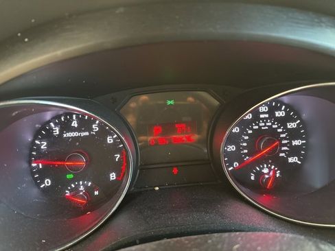 Used 2016 Kia Sedona LX image 4