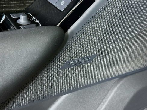 Used 2026 Land Rover Range Rover Velar Dynamic SE AWD/4WD image 19