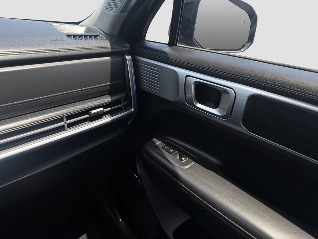 Used 2024 Hyundai Santa Fe Limited FWD image 17