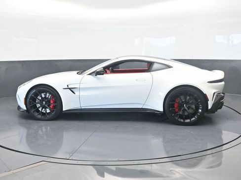 Used 2025 Aston Martin V8 Vantage Coupe image 3