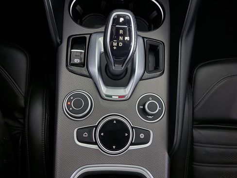 Used 2022 Alfa Romeo Giulia Veloce image 35