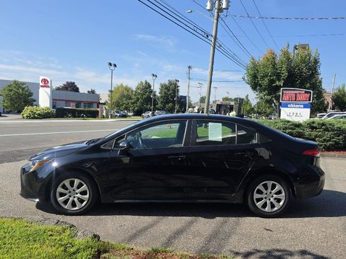 Used 2024 Toyota Corolla LE FWD image 5