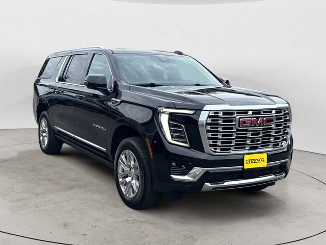 Used 2026 GMC Yukon XL Denali w/ Sun & Power Step Package AWD/4WD image 3
