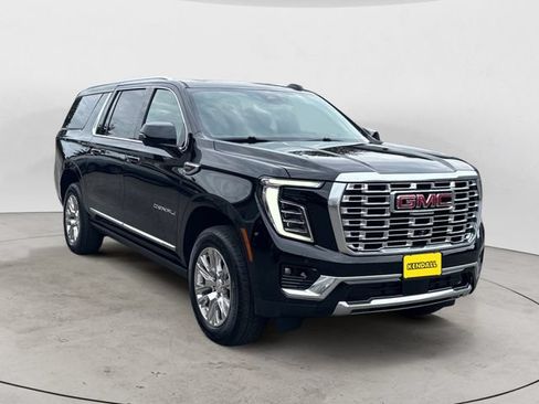 Used 2026 GMC Yukon XL Denali w/ Sun & Power Step Package AWD/4WD image 3
