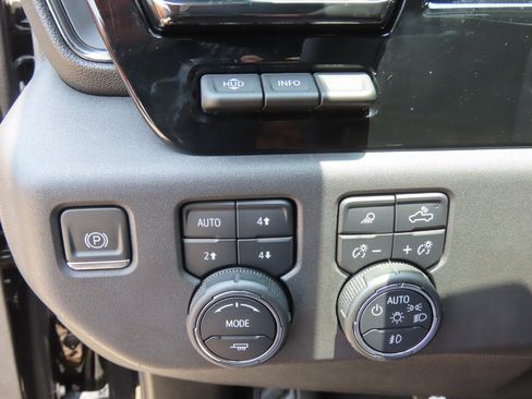 Used 2023 Chevrolet Silverado 1500 ZR2 w/ Technology Package AWD/4WD image 26