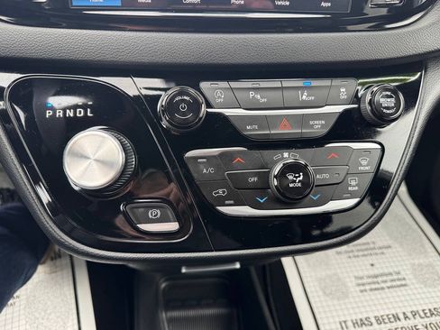 Used 2025 Chrysler Pacifica Select FWD image 18