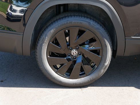 New 2026 Volkswagen Atlas SE image 5