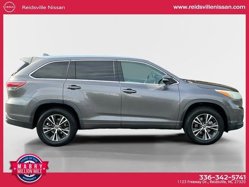 Used 2016 Toyota Highlander XLE image 7
