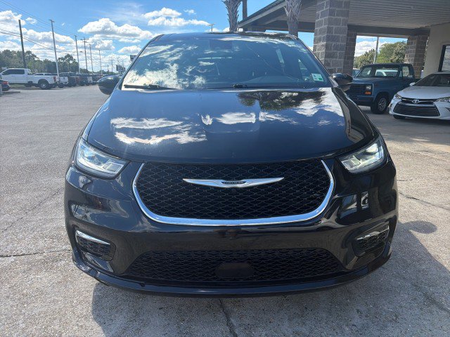 Used 2023 Chrysler Pacifica Touring FWD image 11