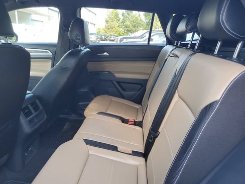 Used 2021 Volkswagen Atlas Cross Sport SE FWD image 9