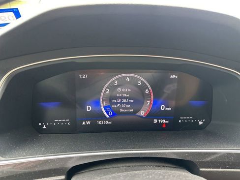 Used 2024 Volkswagen Tiguan SE w/ Panoramic Sunroof Package image 4