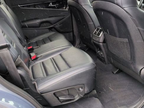 Used 2020 Kia Sorento EX image 28
