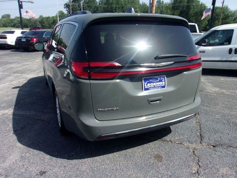 Used 2022 Chrysler Pacifica Touring-L FWD image 6