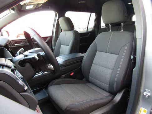 Used 2025 GMC Acadia Elevation image 25