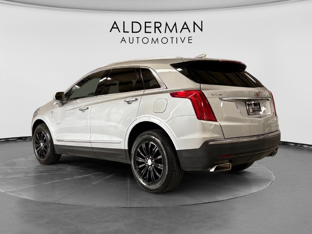 Used 2018 Cadillac XT5 Luxury w/ Driver Awareness Package FWD image 3