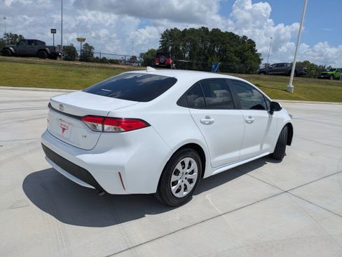 Used 2021 Toyota Corolla LE image 7