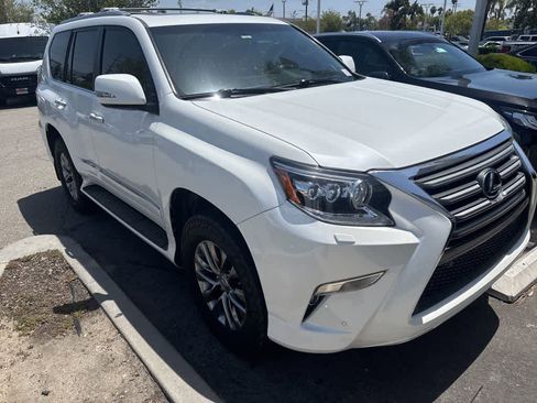 Used 2018 Lexus GX 460 Luxury w/ Preferred Accessory Package AWD/4WD image 3