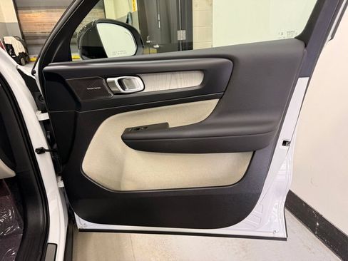 Used 2025 Volvo XC40 B5 Ultra w/ Protection Package Premier AWD/4WD image 24