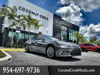 Used 2024 Lexus ES 300h Ultra Luxury w/ Accessory Package (Z2) FWD video 1