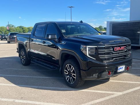 Used 2025 GMC Sierra 1500 AT4 w/ Technology Package AWD/4WD image 8