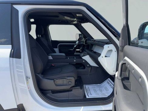 Used 2021 Land Rover Defender 90 image 38