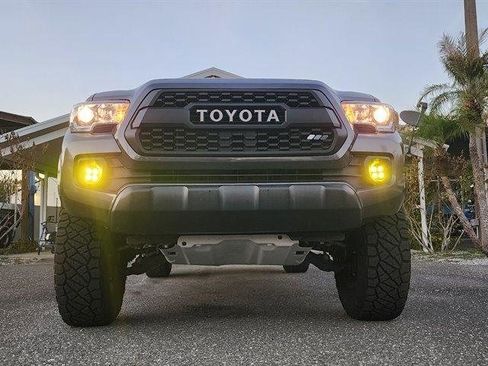 Used 2017 Toyota Tacoma SR5 w/ Tow Package image 4