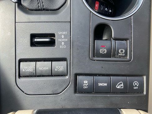Used 2021 Toyota Highlander XLE AWD/4WD image 21