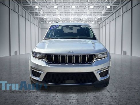 Used 2025 Jeep Grand Cherokee Limited AWD/4WD image 11