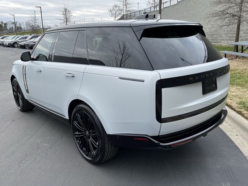 Certified 2025 Land Rover Range Rover SE image 5