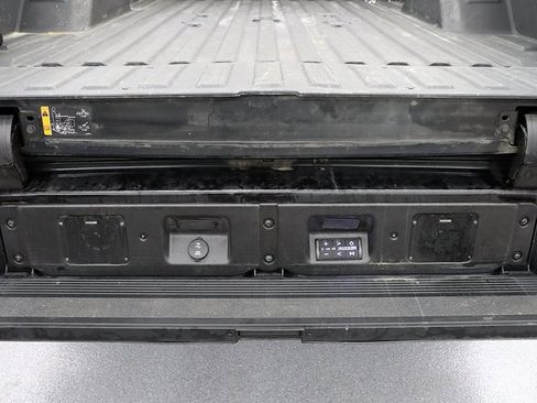 Certified 2021 GMC Sierra 2500 Denali w/ Denali Black Diamond Edition image 6