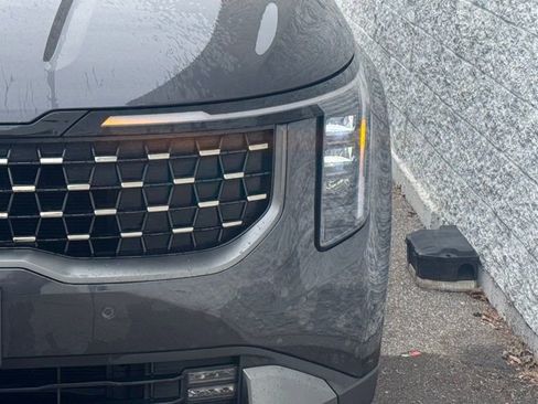 Used 2025 Kia Carnival SX w/ SX Dark Edition Package image 6