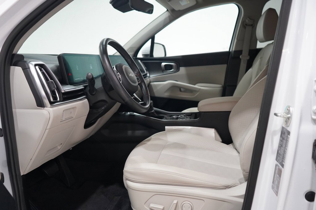 Used 2024 Kia Sorento S FWD image 14