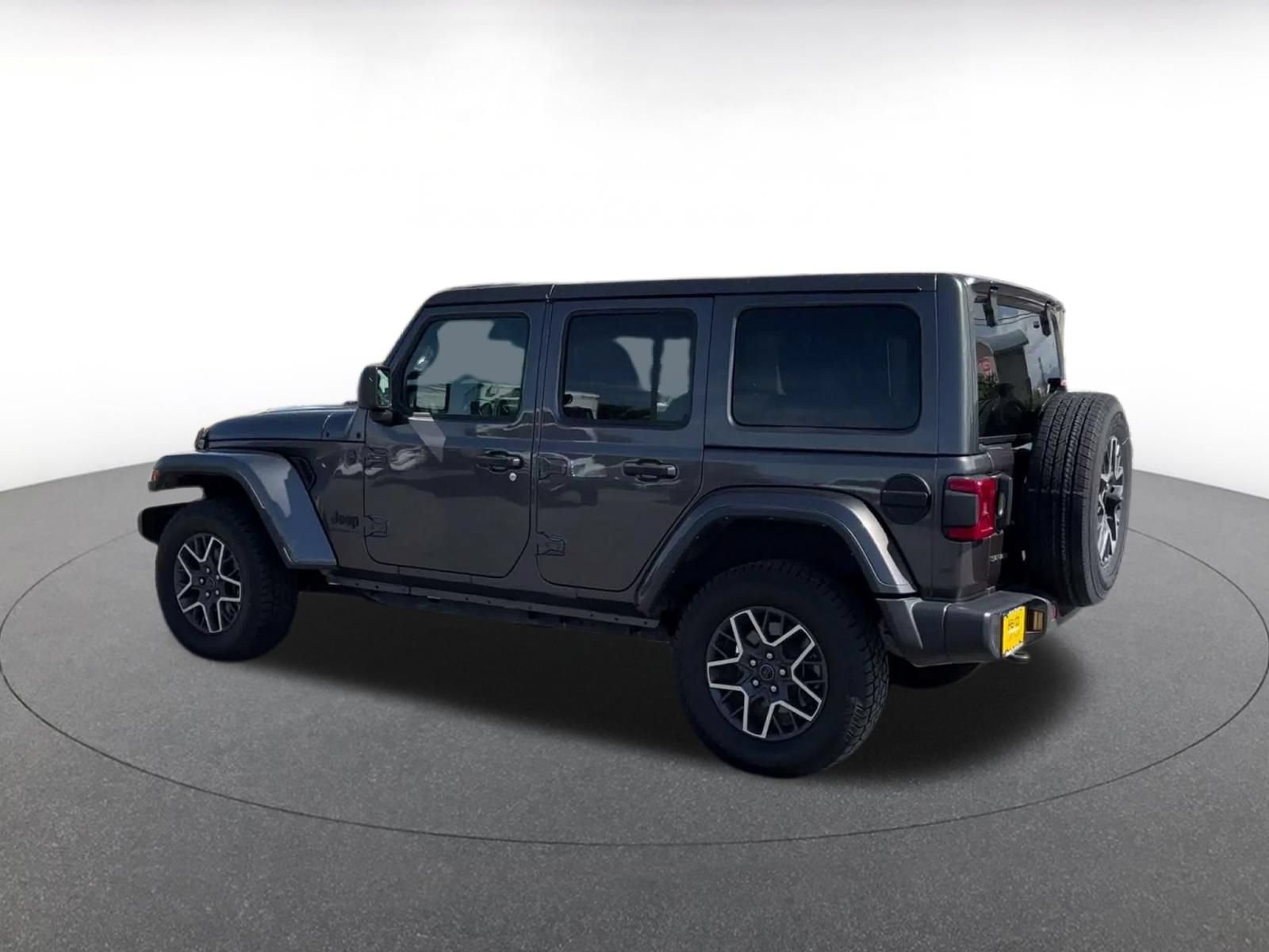 Used 2025 Jeep Wrangler Unlimited Sahara AWD/4WD image 9