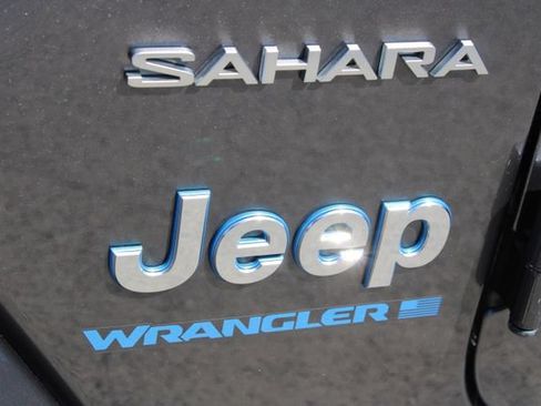 Used 2023 Jeep Wrangler Unlimited Sahara w/ Cold Weather Group AWD/4WD image 9