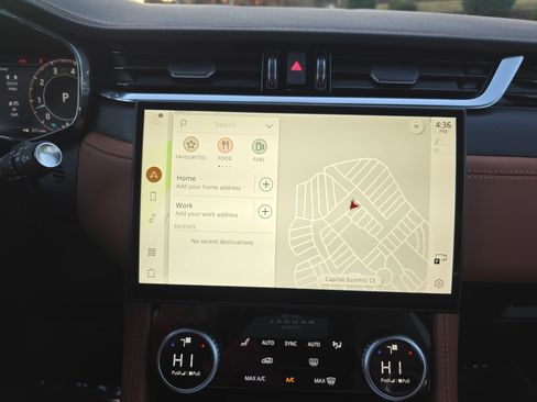 Used 2024 Jaguar F-PACE R-Dynamic S image 21