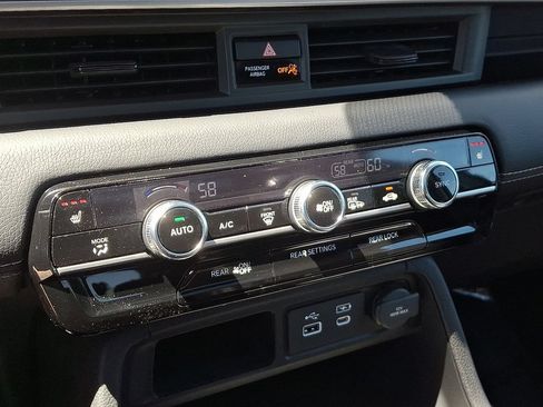Used 2023 Honda Pilot Touring image 17