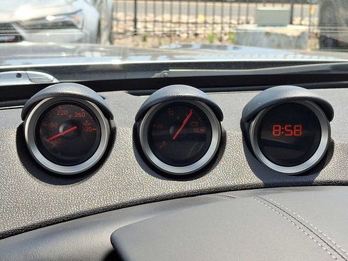 Used 2017 Nissan 370Z Coupe RWD image 22