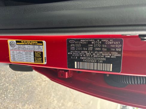 Certified 2025 Hyundai Venue Limited image 35