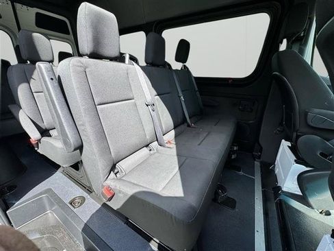 Used 2024 Mercedes-Benz Sprinter 2500 image 18